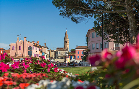 Duomo di Caorle e i simboli della città