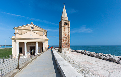 Duomo di Caorle e i simboli della città